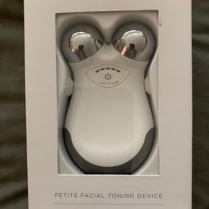 Nuface mini facial device.